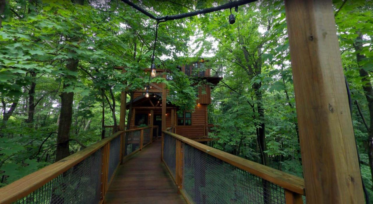 Skyview Treehouse A By Amish Country Lodging Villa Millersburg Eksteriør billede